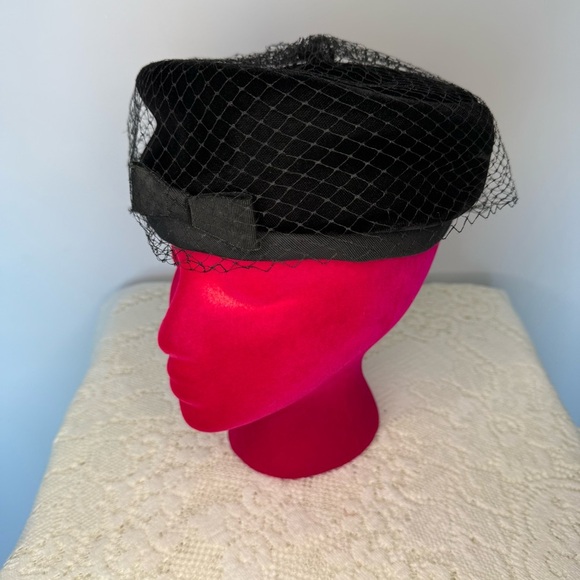 Vintage Elegant Black Veiled Hat Union Made in the USA - Picture 1 of 12